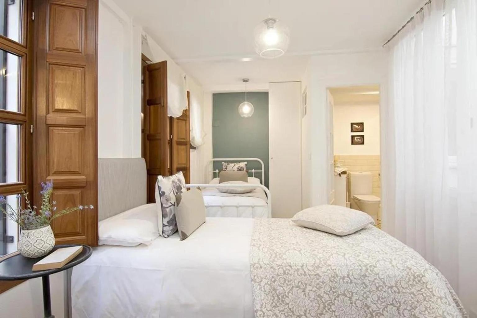 Apartamentos La Tona Puerta Elvira Centro Ciudad Granada Eksteriør billede