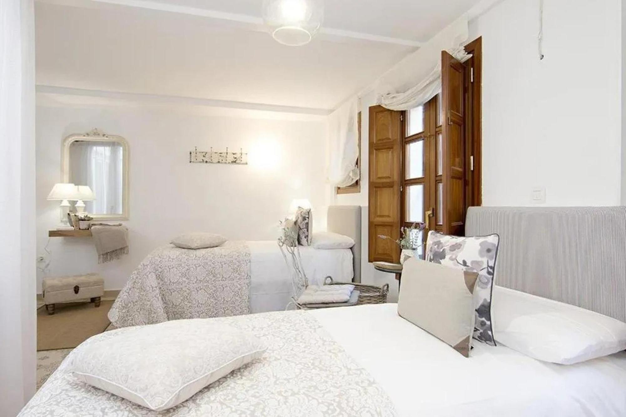 Apartamentos La Tona Puerta Elvira Centro Ciudad Granada Eksteriør billede